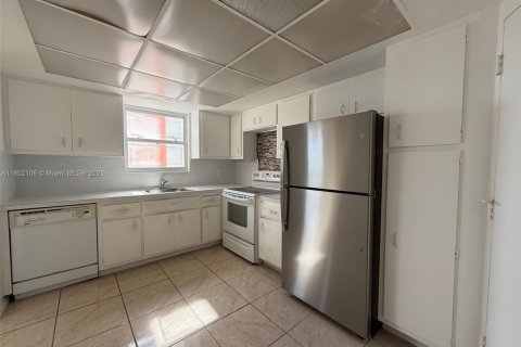 Condo in Miami, Florida, 2 bedrooms  № 1752318 - photo 5