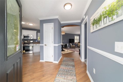 House in The Villages, Florida 2 bedrooms, 106.47 sq.m. № 1919673 - photo 6