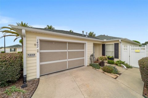 House in The Villages, Florida 2 bedrooms, 106.47 sq.m. № 1919673 - photo 4