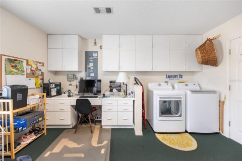 House in The Villages, Florida 2 bedrooms, 106.47 sq.m. № 1919673 - photo 10