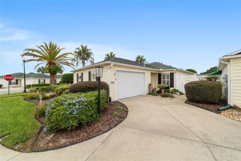 House in The Villages, Florida 2 bedrooms, 106.47 sq.m. № 1919673 - photo 3