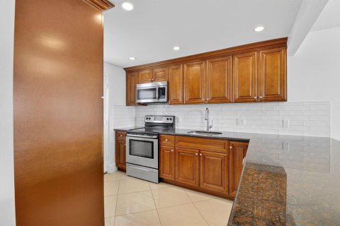 Condo in Boca Raton, Florida, 1 bedroom  № 2247802 - photo 17