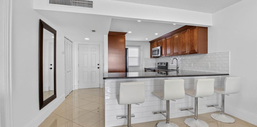 Condo in Boca Raton, Florida, 1 bedroom  № 2247802