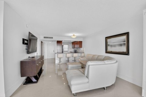 Condo in Boca Raton, Florida, 1 bedroom  № 2247802 - photo 7