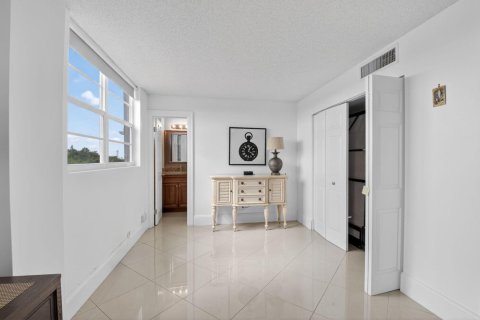 Condo in Boca Raton, Florida, 1 bedroom  № 2247802 - photo 12