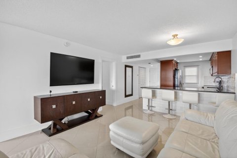Condo in Boca Raton, Florida, 1 bedroom  № 2247802 - photo 8