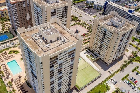 Condo in Hallandale Beach, Florida, 2 bedrooms  № 2042182 - photo 27