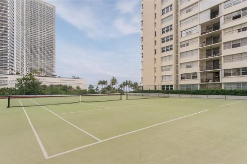 Condo in Hallandale Beach, Florida, 2 bedrooms  № 2042182 - photo 29