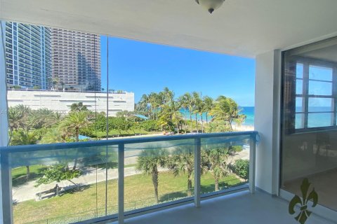 Condo in Hallandale Beach, Florida, 2 bedrooms  № 2042182 - photo 4