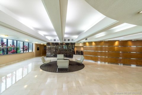 Condo in Hallandale Beach, Florida, 2 bedrooms  № 2042182 - photo 28