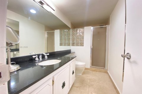 Condo in Hallandale Beach, Florida, 2 bedrooms  № 2042182 - photo 16