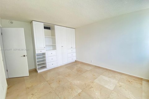 Condo in Hallandale Beach, Florida, 2 bedrooms  № 2042182 - photo 18