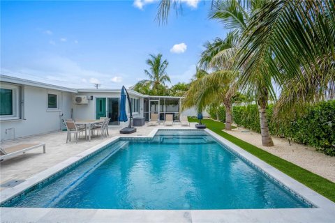Casa en venta en Holmes Beach, Florida, 3 dormitorios, 139.54 m2 № 2105257 - foto 4