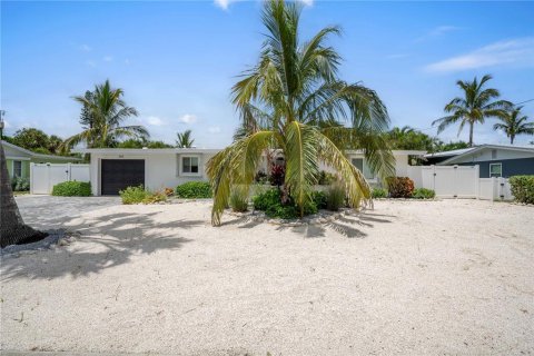 Casa en Holmes Beach, Florida 3 dormitorios, 139.54 m2 № 2105257