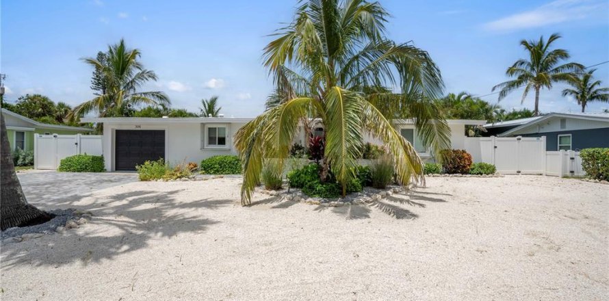 Casa en Holmes Beach, Florida 3 dormitorios, 139.54 m2 № 2105257