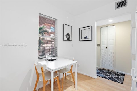 Copropriété à vendre à Lauderdale Lakes, Floride: 2 chambres, 93.83 m2 № 1863286 - photo 13