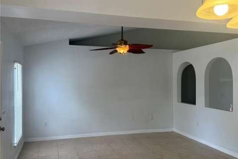 House in Kissimmee, Florida 4 bedrooms, 164.25 sq.m. № 2213998 - photo 4