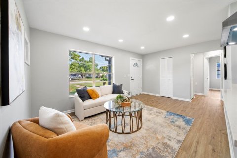 Villa ou maison à vendre à Deltona, Floride: 2 chambres, 81.75 m2 № 1902325 - photo 6