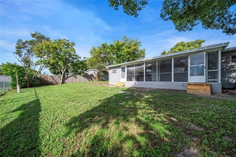 Villa ou maison à vendre à Deltona, Floride: 2 chambres, 81.75 m2 № 1902325 - photo 13