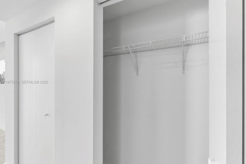 Condo in Miami, Florida, 2 bedrooms  № 2040041 - photo 23