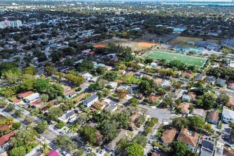 Купить виллу или дом в Майами, Флорида 3 спальни, 82.5м2, № 2006273 - фото 24