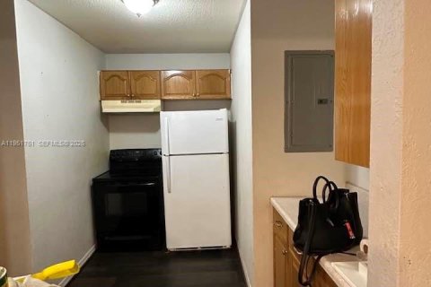 Casa en venta en Miami, Florida, 3 dormitorios, 82.5 m2 № 2006273 - foto 4