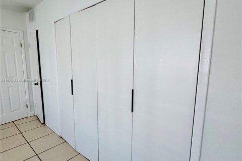 Copropriété à vendre à Hallandale Beach, Floride: 1 chambre, 59.46 m2 № 2015388 - photo 13