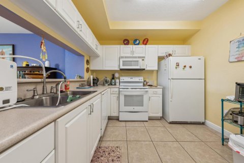 Купить кондоминиум в Лейк-Уорт, Флорида 6 комнат, 127.55м2, № 2084021 - фото 8