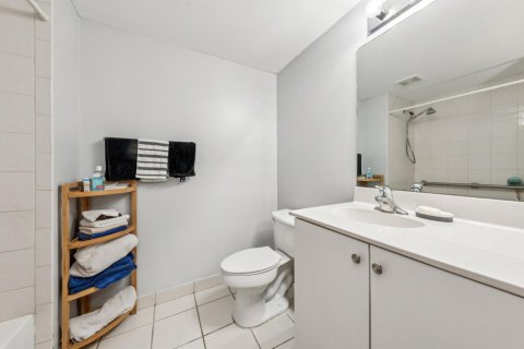 Купить кондоминиум в Лейк-Уорт, Флорида 6 комнат, 127.55м2, № 2084021 - фото 12