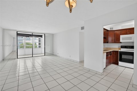 Copropriété à vendre à Lauderdale Lakes, Floride: 1 chambre, 69.49 m2 № 2025542 - photo 7