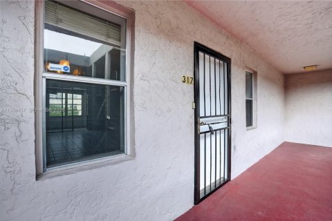 Copropriété à vendre à Lauderdale Lakes, Floride: 1 chambre, 69.49 m2 № 2025542 - photo 16