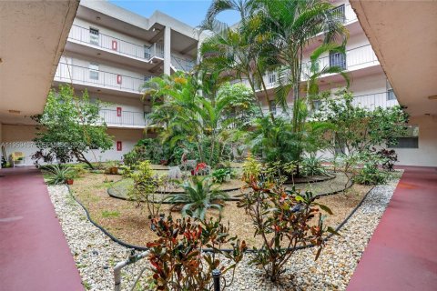 Copropriété à vendre à Lauderdale Lakes, Floride: 1 chambre, 69.49 m2 № 2025542 - photo 15