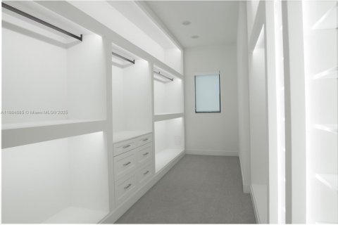 House in Boca Raton, Florida 6 bedrooms, 721.76 sq.m. № 2035445 - photo 13