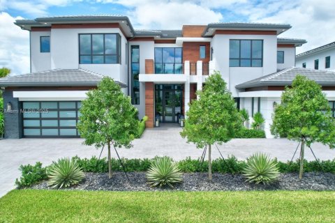 House in Boca Raton, Florida 6 bedrooms, 721.76 sq.m. № 2035445 - photo 4