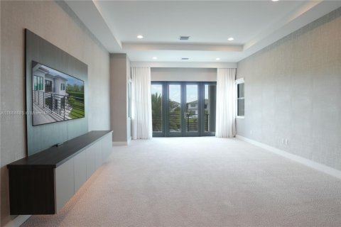 House in Boca Raton, Florida 6 bedrooms, 721.76 sq.m. № 2035445 - photo 12