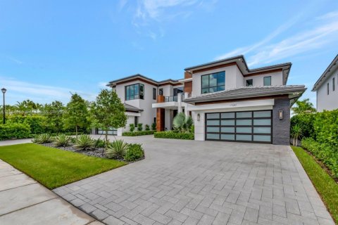 House in Boca Raton, Florida 6 bedrooms, 721.76 sq.m. № 2035445