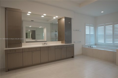 House in Boca Raton, Florida 6 bedrooms, 721.76 sq.m. № 2035445 - photo 8