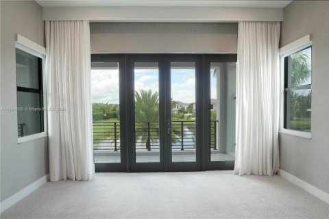 House in Boca Raton, Florida 6 bedrooms, 721.76 sq.m. № 2035445 - photo 10