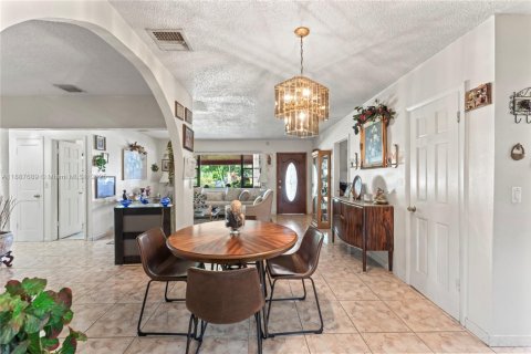 Casa en venta en Miami Gardens, Florida, 4 dormitorios, 152.73 m2 № 1941846 - foto 15