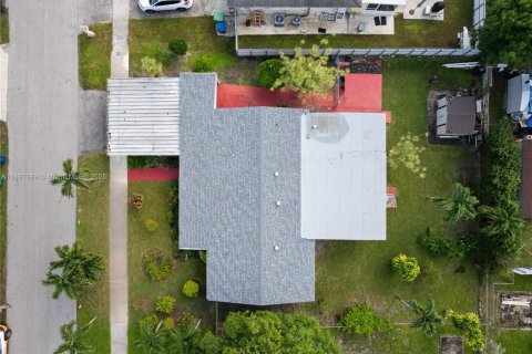 Casa en venta en Miami Gardens, Florida, 4 dormitorios, 152.73 m2 № 1941846 - foto 12