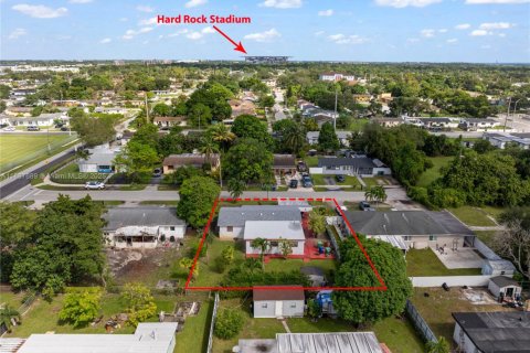 Casa en venta en Miami Gardens, Florida, 4 dormitorios, 152.73 m2 № 1941846 - foto 11