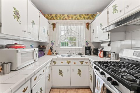 Casa en venta en Miami Gardens, Florida, 4 dormitorios, 152.73 m2 № 1941846 - foto 9