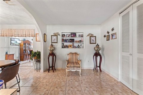 Casa en venta en Miami Gardens, Florida, 4 dormitorios, 152.73 m2 № 1941846 - foto 18