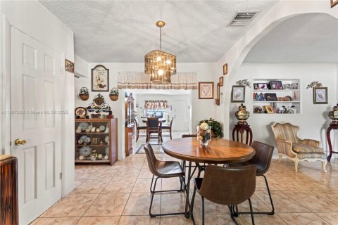 Casa en venta en Miami Gardens, Florida, 4 dormitorios, 152.73 m2 № 1941846 - foto 20