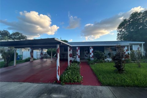 Casa en venta en Miami Gardens, Florida, 4 dormitorios, 152.73 m2 № 1941846 - foto 1