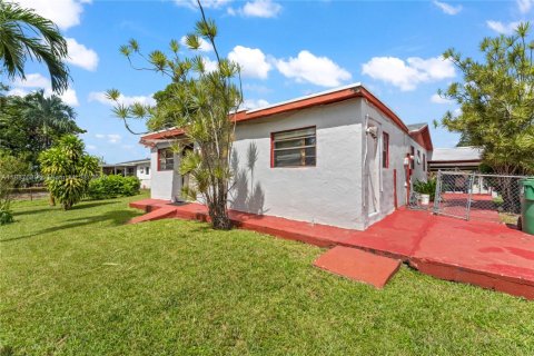 Casa en venta en Miami Gardens, Florida, 4 dormitorios, 152.73 m2 № 1941846 - foto 10
