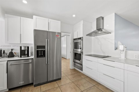 Casa en alquiler en Hollywood, Florida, 4 dormitorios, 178.28 m2 № 2071108 - foto 18