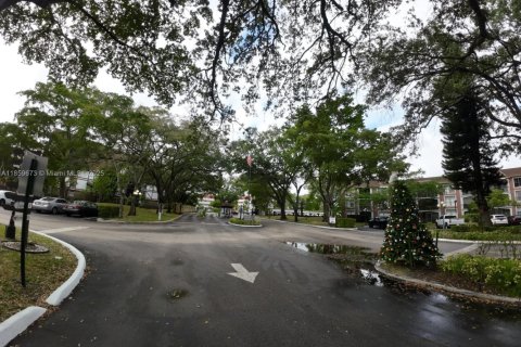 Condo in Lauderhill, Florida, 1 bedroom  № 1961650 - photo 21