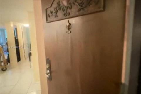 Condo in Lauderhill, Florida, 1 bedroom  № 1961650 - photo 30