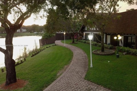 Condo in Lauderhill, Florida, 1 bedroom  № 1961650 - photo 7